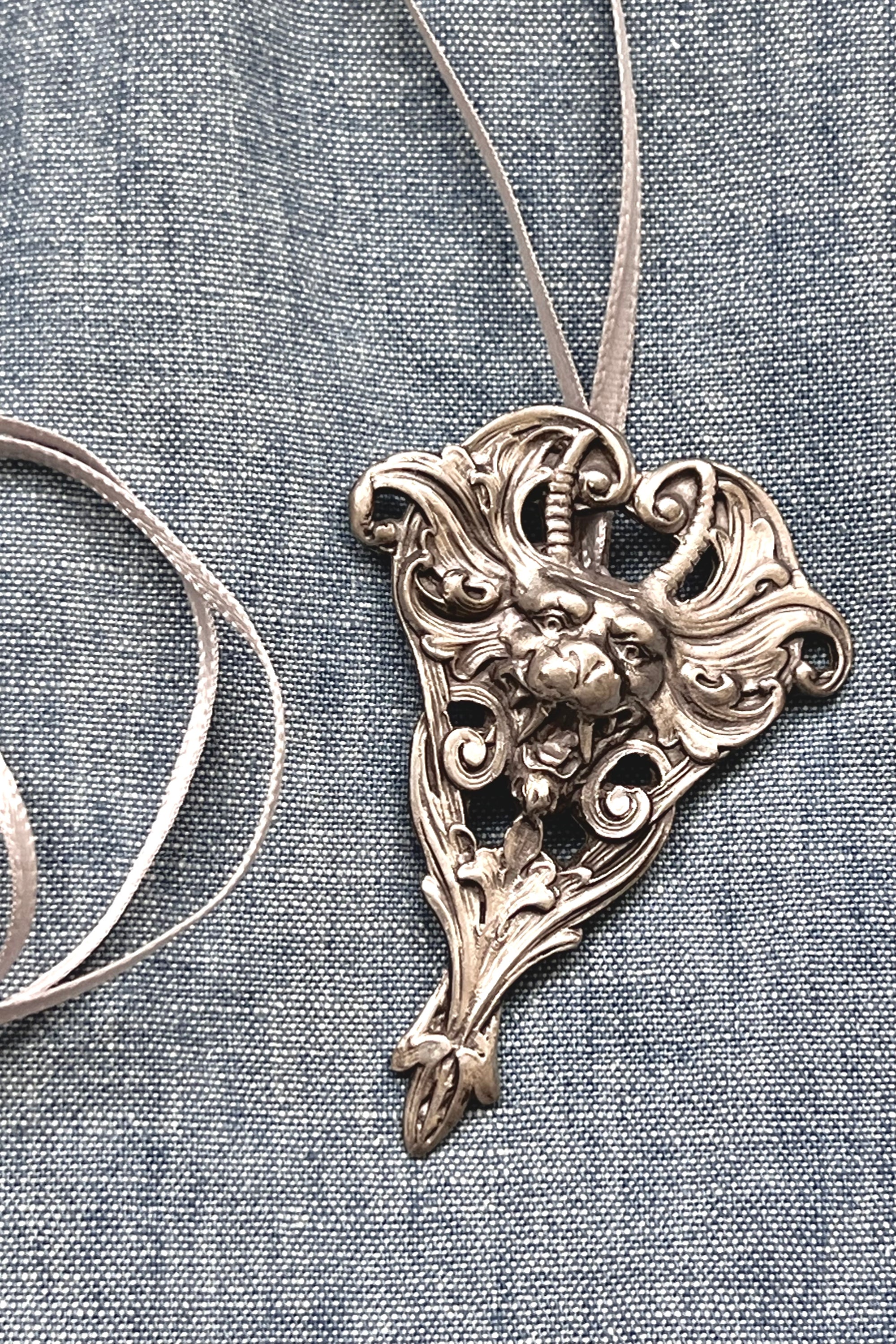 Vintage Tiger Pendant Selected by Anna Corinna